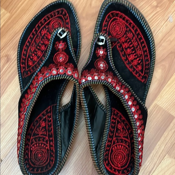 Embroidered Red and Black Women's Sandals Rajasthani - Picture 1 of 5
